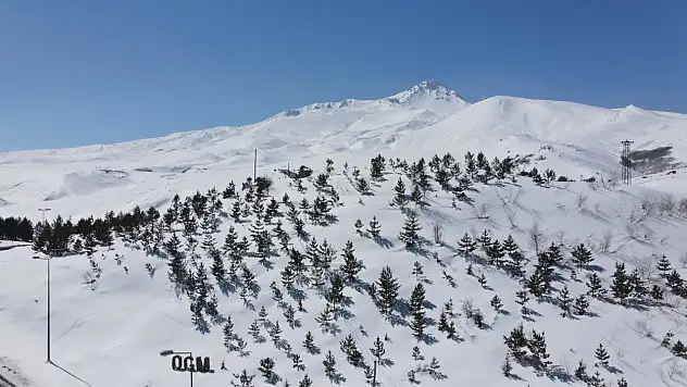 Erciyes'te kar manzarası kartpostallık görüntüler oluşturdu