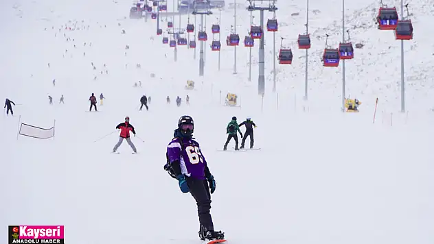 Erciyes'te kar sevinci yaşanıyor