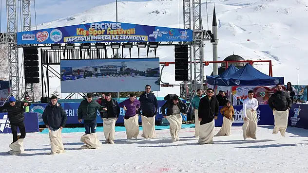 Erciyes'te kar üstünde gövde gösterisi: Binlerce kişi o finalde buluştu!