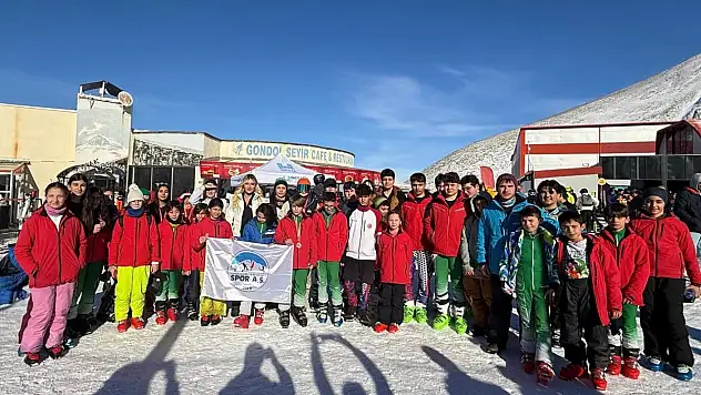 Erciyes'te Spor A.Ş. sporcuları zirveye adını yazdırdı!