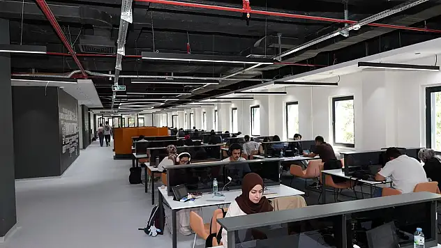 Erciyes Üniversitesi Merkez Kütüphanesi kapılarını açıyor: Tüm hazırlıklar tamamlandı!