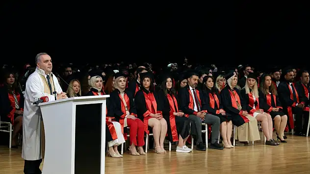 Erciyes Üniversitesi'nde lisansüstü mezuniyet heyecanı yaşandı!