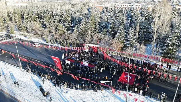 Erciyes Üniversitesi'nden 15 şehit için anlamlı yürüyüş