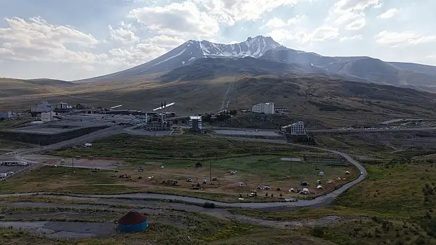 Erciyes yazın bambaşka! Zirvede ziyaretçileri neler bekliyor?