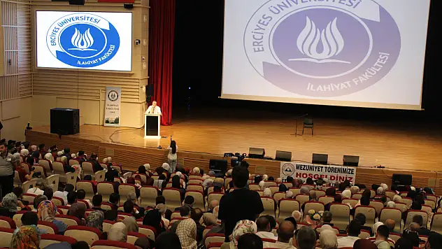 ERÜ'de 242 öğrenci mezuniyet heyecanı yaşadı