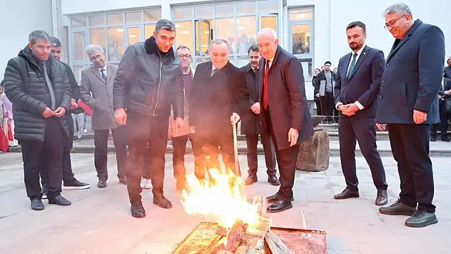 ERÜ'de demir dövüldü - Nevruz ateşi yakıldı!