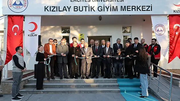ERÜ'de ''Kızılay Butik Giyim Merkezi'' açılışı gerçekleşti