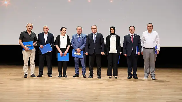 ERÜ'de ödül törenine damga vuran açıklama! Yeni hastane için geri sayım başladı mı?