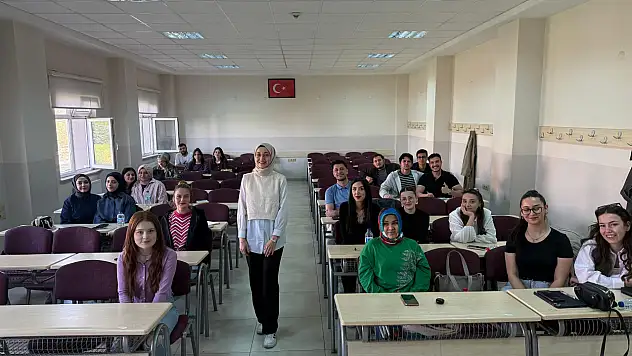 ERÜ'de Türkiye'de bir ilk! Öğretmen adayları yapay zekâ ile mezun olacak