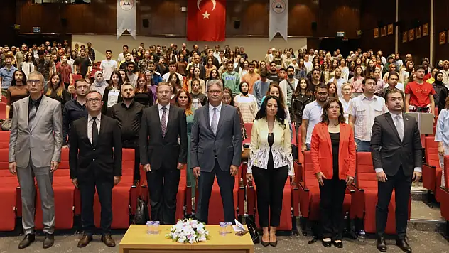 ERÜ Eczacılık Fakültesi ECZAKDER tarafından yeniden akredite edildi