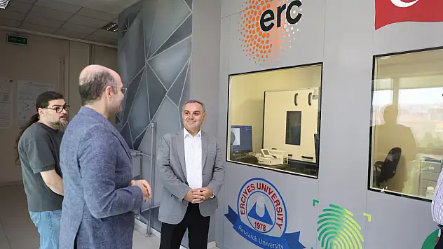 ERÜ ERNAM'da 15 araştırmacının çalışacağı ileri teknoloji yüzey araştırma laboratuvarı açıldı
