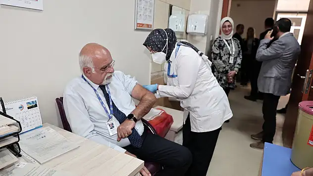 ERÜ Hastanesi'nde mevsimler grip aşıları yapıldı
