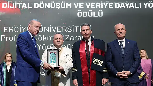 ERÜ'nün başarısı Külliye'de taçlandı!