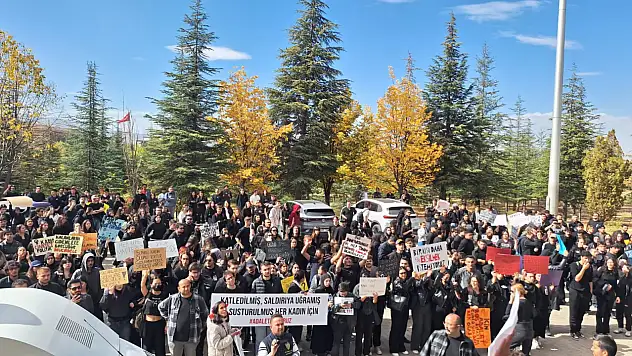 ERÜ öğrencilerinden rektörlük önünde protesto: Olaylar büyüdü!