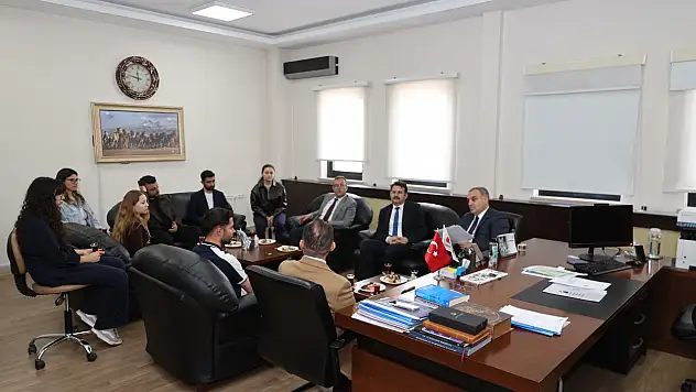 ERÜ Rektörü Altun  EVEA Kulübü öğrencileri ile bir araya geldi