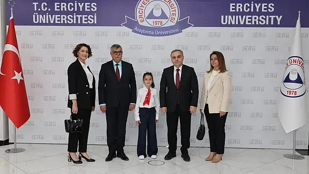 ERÜ Rektörü Altun, koltuğunu kime devretti? 23 Nisan coşkusu...