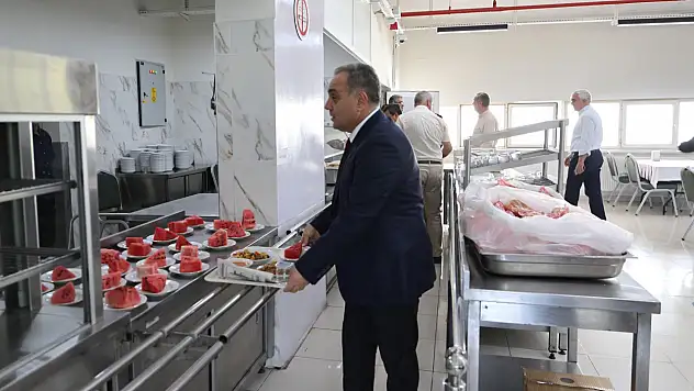 ERÜ Rektörü tıp fakültesi öğrencileriyle yemekte buluştu