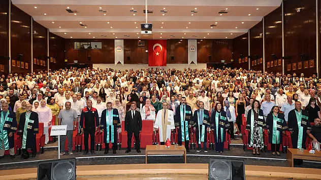 ERÜ Ziraat Fakültesi'nde mezuniyet sevinci