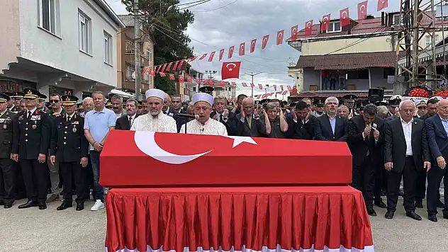 Eskişehir'de şehit olan uzman çavuş Samsun'da son yolculuğuna uğurlandı!