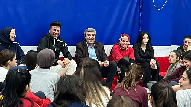 Esnaftan sanayiciye, işçiden çiftçiye... Vekil Ataş vatandaşlarla bir araya geldi
