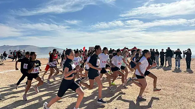 11 il 300 sporcu: Niğde'de Kros yarışları