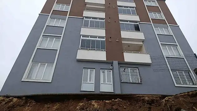 Duvar çökmesini 'deprem' zannetti