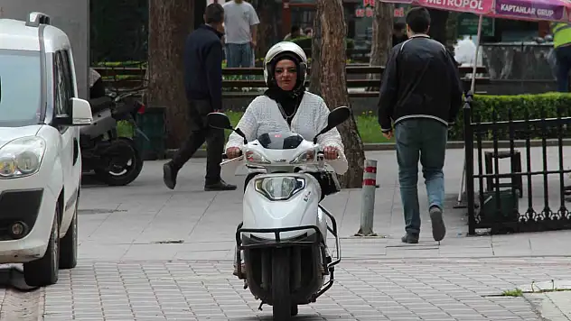 Çorum'un ilk kadın motokuryesi! 52 yaşında hem anne hem emekçi