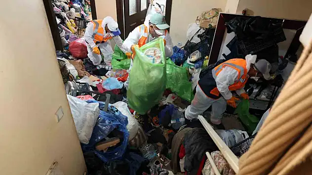 Kayseri'de yok böyle ev: 5 kamyon çöp çıkartıldı