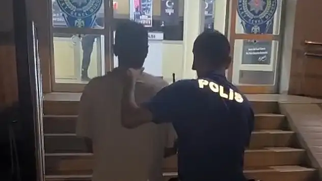 Firari hükümlü evde yağma yaparken yakalandı