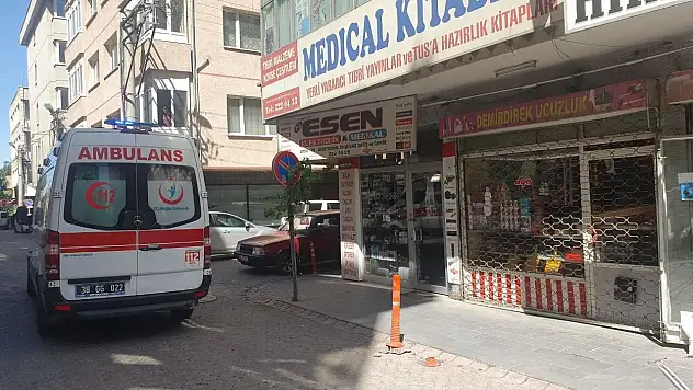 Evinde asılı halde bulundu