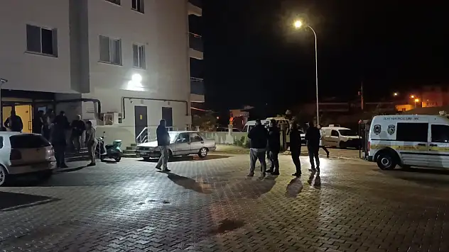 Evinin kapısında silahlı saldırıya uğradı: Hayatını kaybetti