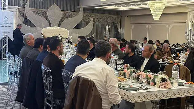 Fatih Sultan Mehmet Eğitim ve Yardımlaşma Vakfı ihtiyaç sahibi ailelere iftar verdi