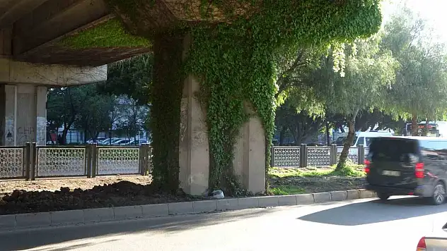 Adana'da feci kazada hayatını kaybeden kız, gelinlik ve duvakla uğurlandı