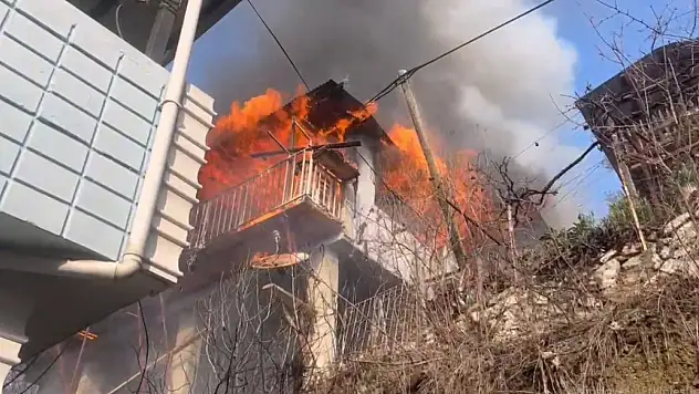 Adana'da çıkan ev yangını korkuttu!