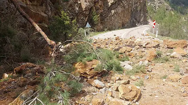 Feke-Saimbeyli yolu ulaşıma kapandı