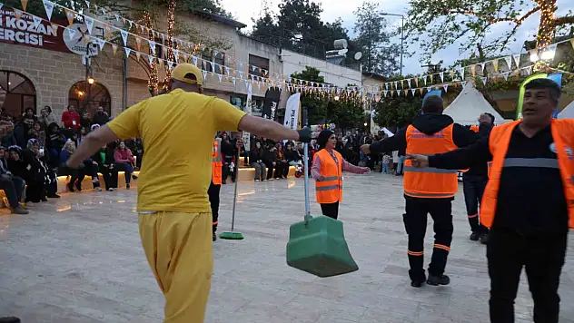 Festivalde temizlik işçilerinden alkış alan gösteri
