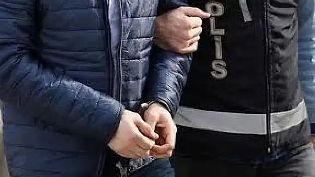 FETÖ'den aranan 2 kişi yakalandı