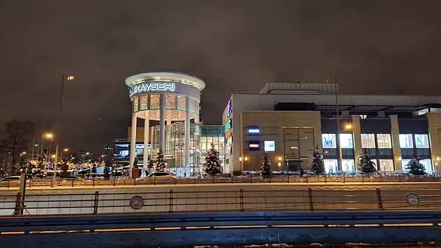 Forum Kayseri AVM karanlığa gömüldü!