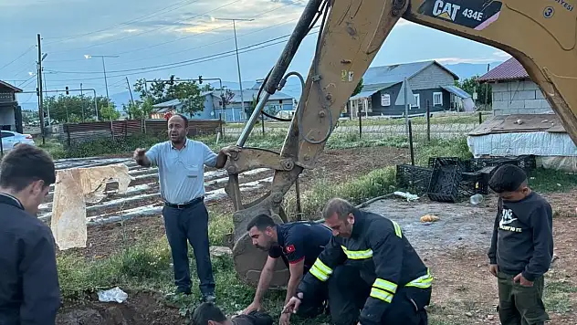 Foseptik çukuruna düşen ineği itfaiye ekipleri kurtardı