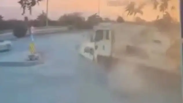 Kahramanmaraş'ta freni boşalan tır facianın eşiğinden döndü