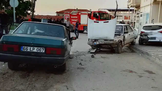Freni patlayan otomobil iki araca çarptı: 6 yaralı