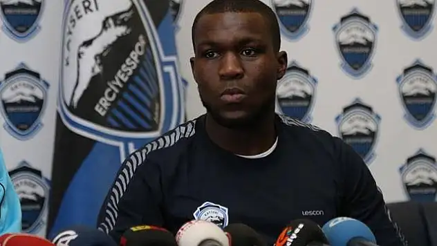 Futbol camiası şokta! Kayseri Erciyessporlu eski yıldız Drenthe hastaneye kaldırıldı