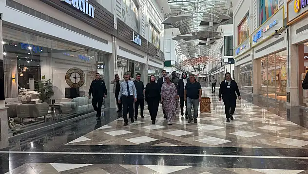 Gambiya Cumhurbaşkanı'nın eşi Kumsmall AVM'yi gezdi!
