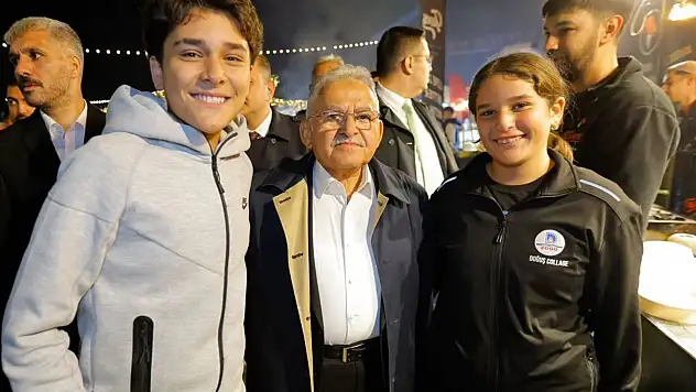 Gastronomi Günleri'nde renkli buluşma! Başkan Büyükkılıç vatandaşlarla bir araya geldi