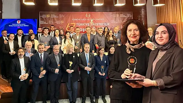 Gazeteci Büyükçekiç TGC'de ödülünü aldı!
