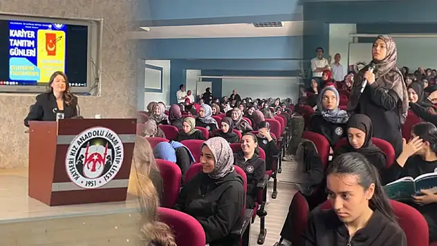 Gazeteci Hilal Tekeoğlu öğrencilerle bir araya geldi