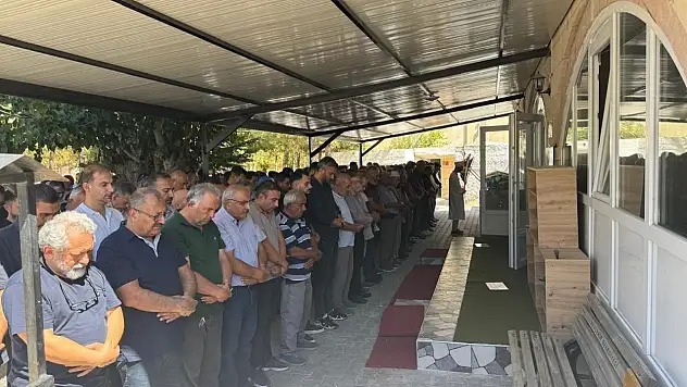 Gazeteci İlter Sağırsoy'un acı günü: Kayınpederi son yolculuğuna uğurlandı