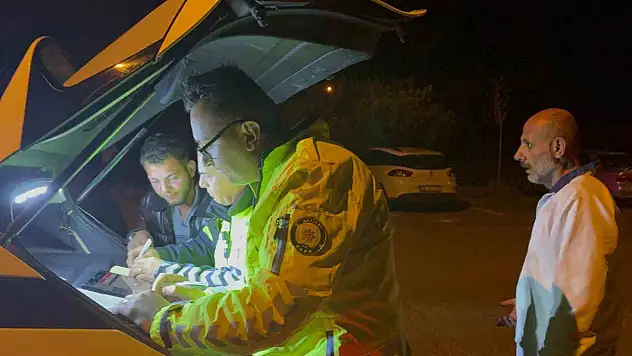 Kayseri'de alkollü yakalanan sürücü gazetecilere tepki gösterince bakın kim müdahale etti?