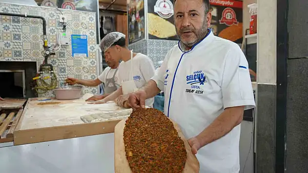 Ustası açıkladı: Gerçek Antep lahmacununun sırrı ne?