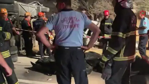 Gaziantep'te feci kaza: 5 ölü, 13 yaralı: İşte olay yerinden görüntüler!